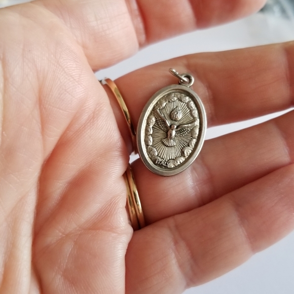 Vintage Holy Family medal pendant silver tone Catholic christian religious - Picture 3 of 8